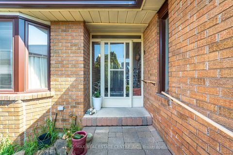 Photo 3 at 262 Boxmoor Place, Fairview, Mississauga