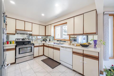 Photo 12 at 262 Boxmoor Place, Fairview, Mississauga