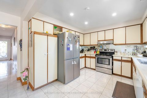 Photo 14 at 262 Boxmoor Place, Fairview, Mississauga