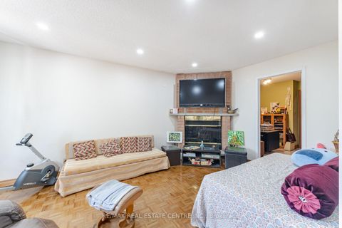 Photo 18 at 262 Boxmoor Place, Fairview, Mississauga