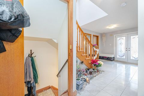 Photo 36 at 262 Boxmoor Place, Fairview, Mississauga