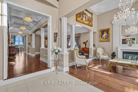 Photo 2 at 22 Longthorpe Court, Bayview Southeast, Aurora