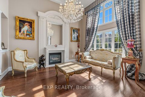 Photo 3 at 22 Longthorpe Court, Bayview Southeast, Aurora