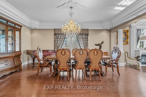 Photo 8 at 22 Longthorpe Court, Bayview Southeast, Aurora