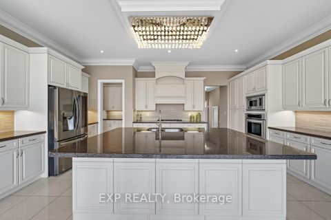 Photo 15 at 22 Longthorpe Court, Bayview Southeast, Aurora