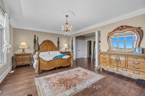 Photo 22 at 22 Longthorpe Court, Bayview Southeast, Aurora