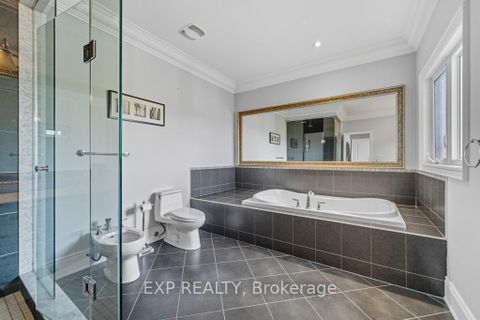 Photo 25 at 22 Longthorpe Court, Bayview Southeast, Aurora