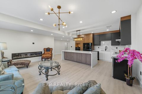 Photo 37 at 22 Longthorpe Court, Bayview Southeast, Aurora