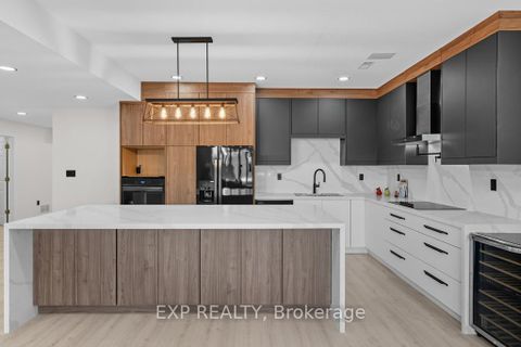 Photo 38 at 22 Longthorpe Court, Bayview Southeast, Aurora