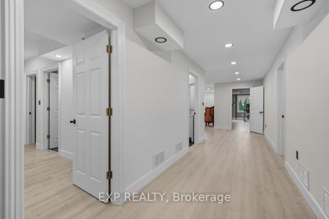 Photo 41 at 22 Longthorpe Court, Bayview Southeast, Aurora