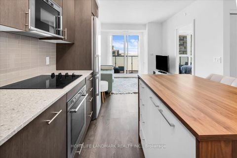 Photo 2 at 2011 - 2550 Simcoe Street N, Windfields, Oshawa