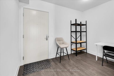 Photo 3 at 2011 - 2550 Simcoe Street N, Windfields, Oshawa