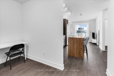 Photo 5 at 2011 - 2550 Simcoe Street N, Windfields, Oshawa