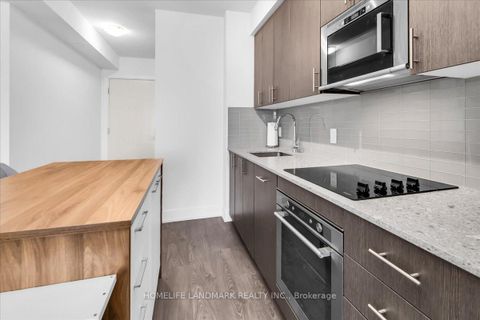 Photo 6 at 2011 - 2550 Simcoe Street N, Windfields, Oshawa