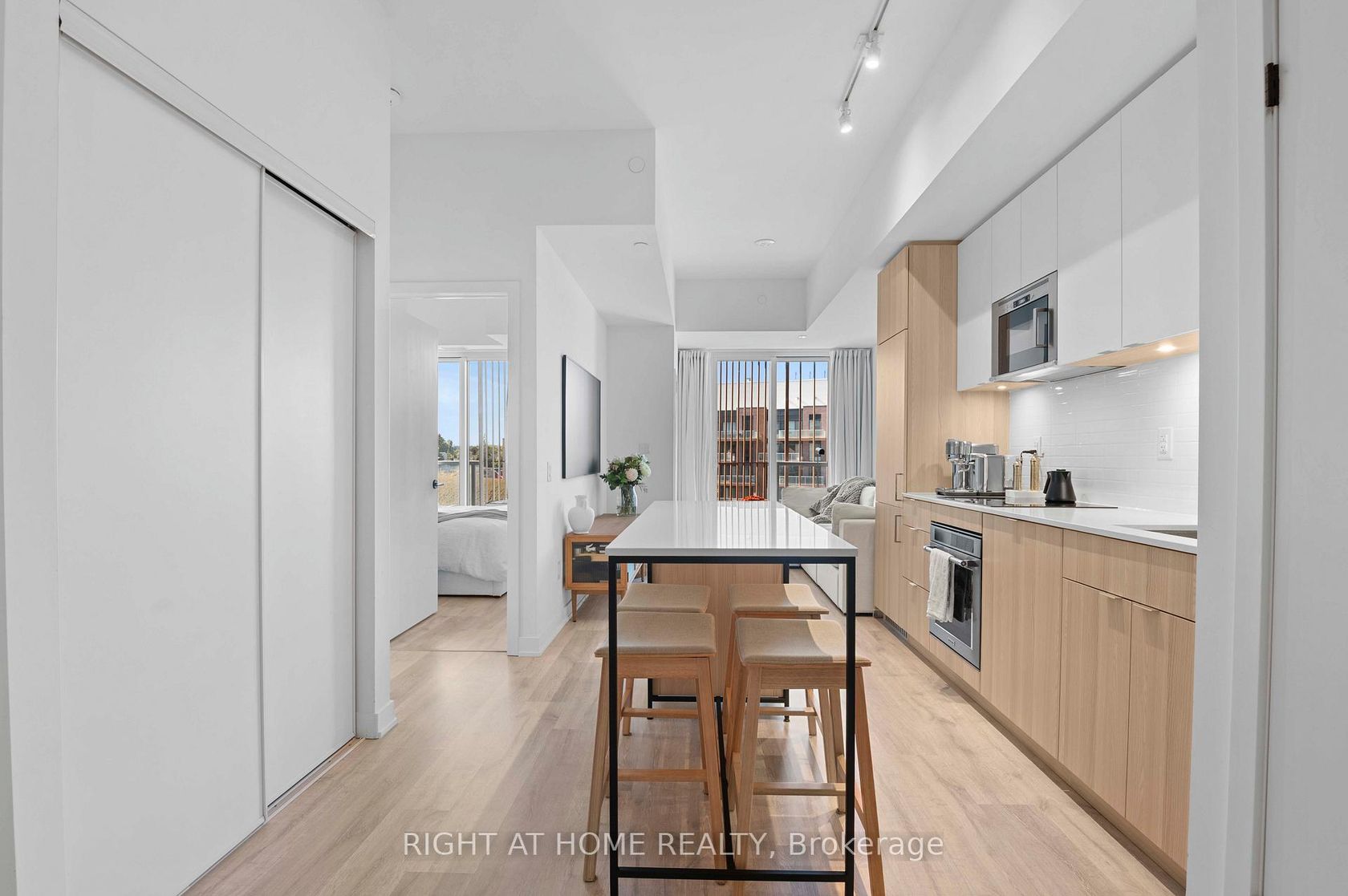 403 - 220 Missinnihe Way, Port Credit, Mississauga 