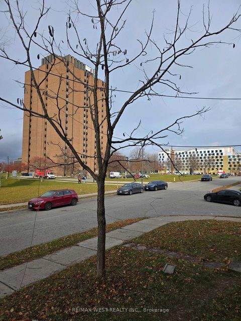 Photo 2 at 365 Assiniboine Road, York University Heights, Toronto