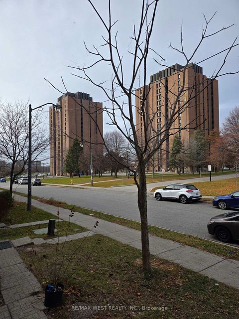 Photo 3 at 365 Assiniboine Road, York University Heights, Toronto