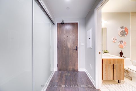 Photo 8 at 1705 - 426 University Avenue, Chinatown, Toronto