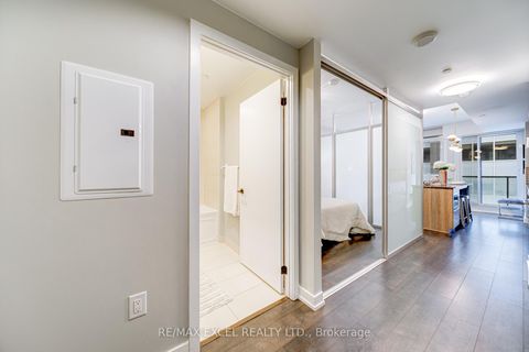 Photo 9 at 1705 - 426 University Avenue, Chinatown, Toronto