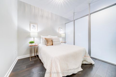 Photo 12 at 1705 - 426 University Avenue, Chinatown, Toronto