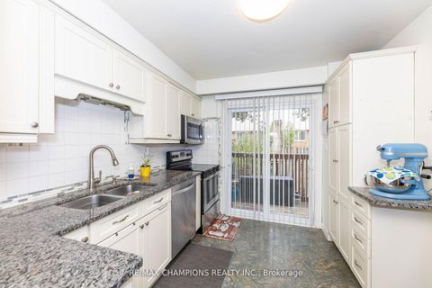 Photo 6 at 17 - 3525 Brandon Gate Drive, Malton, Mississauga