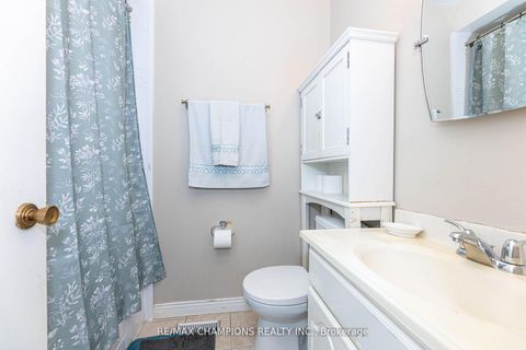 Photo 8 at 17 - 3525 Brandon Gate Drive, Malton, Mississauga