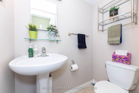 Photo 14 at 17 - 3525 Brandon Gate Drive, Malton, Mississauga