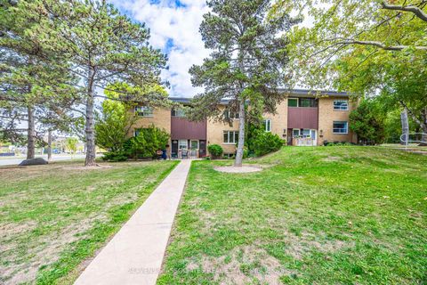 Photo 1 at 4 Burdock Lane, Don Mills, Toronto