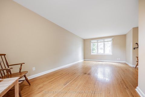 Photo 9 at 4 Burdock Lane, Don Mills, Toronto