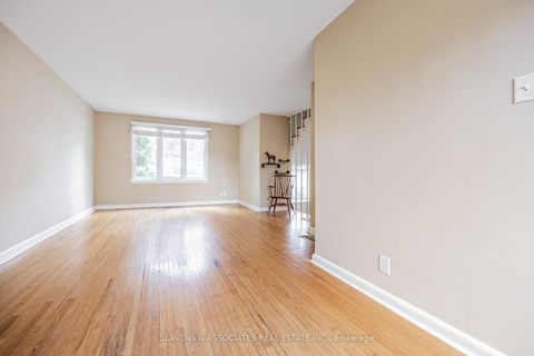 Photo 10 at 4 Burdock Lane, Don Mills, Toronto