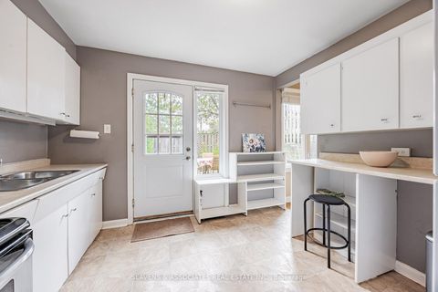 Photo 11 at 4 Burdock Lane, Don Mills, Toronto