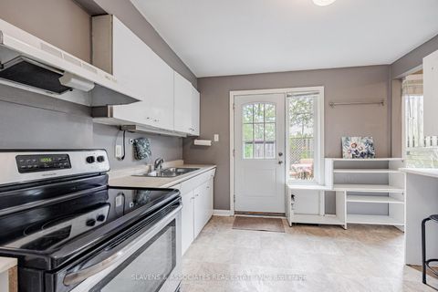 Photo 12 at 4 Burdock Lane, Don Mills, Toronto