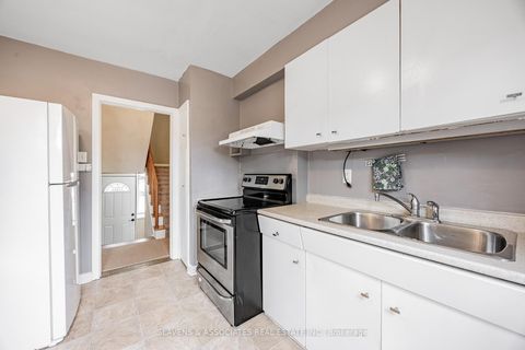 Photo 15 at 4 Burdock Lane, Don Mills, Toronto