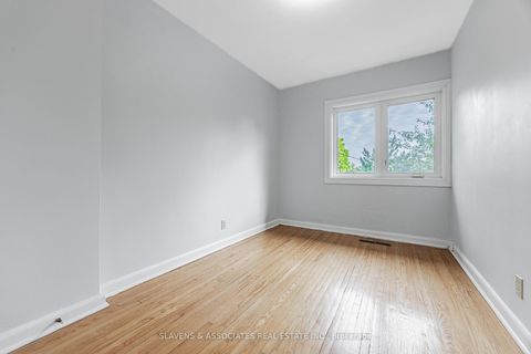 Photo 22 at 4 Burdock Lane, Don Mills, Toronto