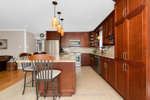 Photo 9 at 29 Benson Drive, Sandy Hollow, Barrie