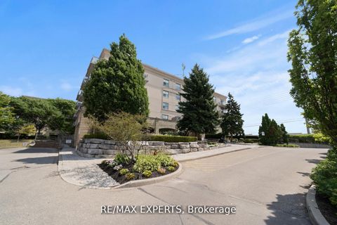 Photo 1 at 213 - 2500 Rutherford Road, Maple, Vaughan