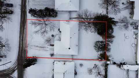 Photo 4 at 10 Idleswift Drive, Uplands, Vaughan