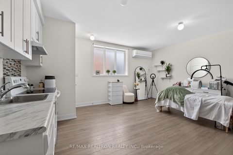 Photo 24 at 10 Idleswift Drive, Uplands, Vaughan