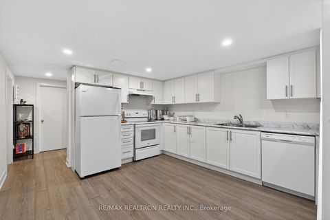 Photo 31 at 10 Idleswift Drive, Uplands, Vaughan