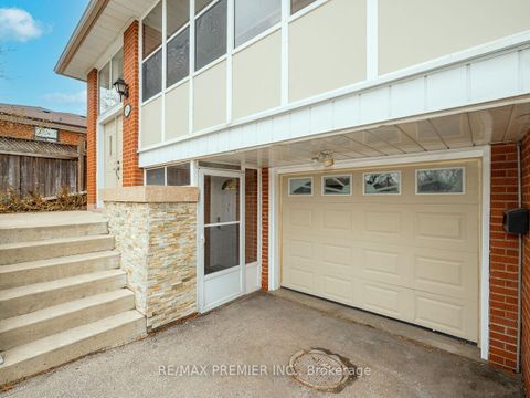 Photo 2 at 61 Rockbank Crescent, Pelmo Park W5, Toronto