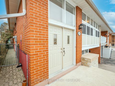 Photo 3 at 61 Rockbank Crescent, Pelmo Park W5, Toronto