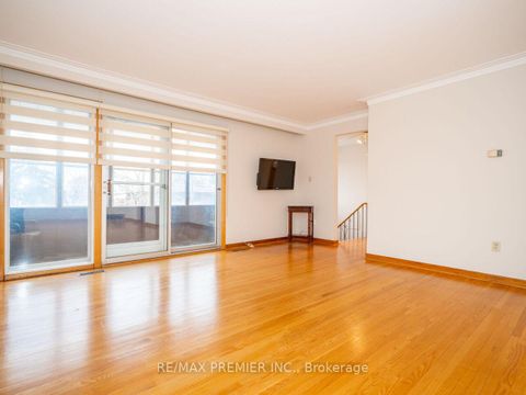 Photo 4 at 61 Rockbank Crescent, Pelmo Park W5, Toronto