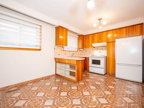 Photo 8 at 61 Rockbank Crescent, Pelmo Park W5, Toronto