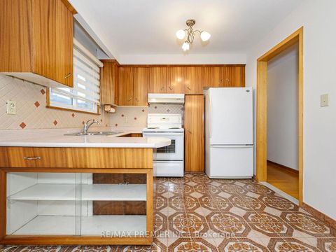 Photo 11 at 61 Rockbank Crescent, Pelmo Park W5, Toronto