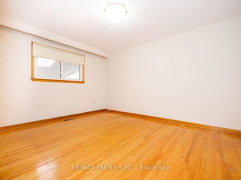 Photo 12 at 61 Rockbank Crescent, Pelmo Park W5, Toronto