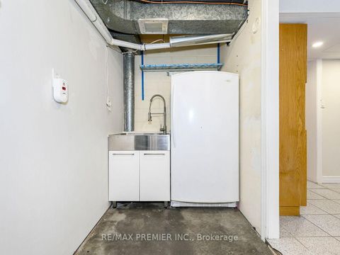 Photo 31 at 61 Rockbank Crescent, Pelmo Park W5, Toronto