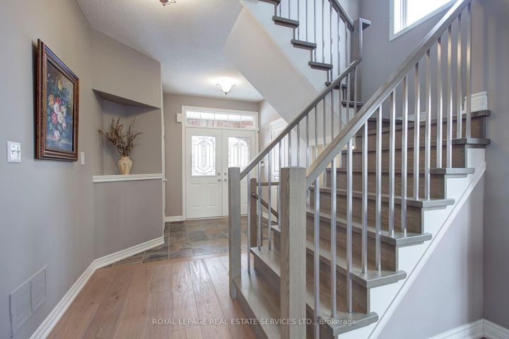 Photo 4 at 2275 Littondale Lane, BC Bronte Creek, Oakville
