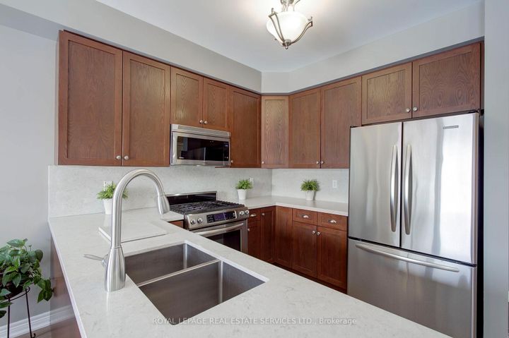 Photo 15 at 2275 Littondale Lane, BC Bronte Creek, Oakville