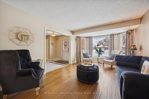 Photo 1 at 22 Chartwell Crescent, Keswick North, Georgina