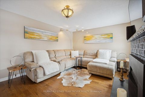 Photo 13 at 22 Chartwell Crescent, Keswick North, Georgina